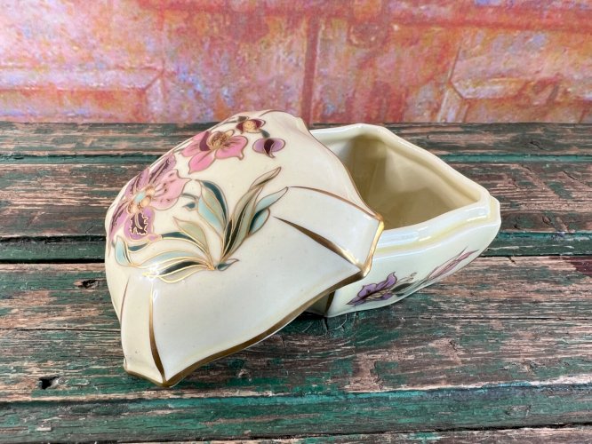 Boîte en porcelaine peinte à la main – Zsolnay Pécs Hongrie – Signée Barathui