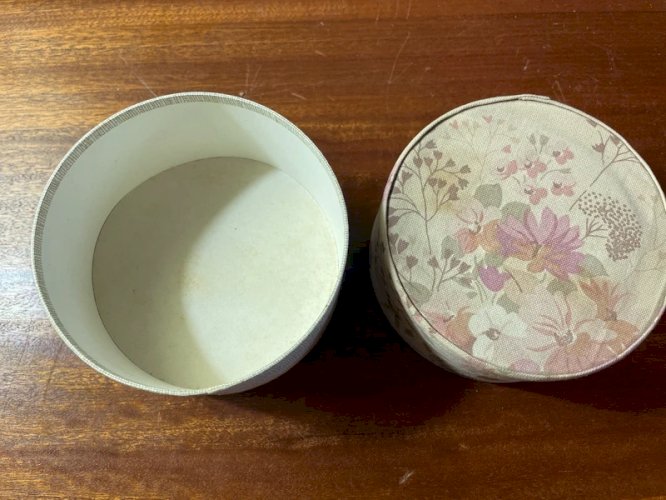 Boîte en tissus ancienne