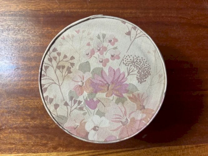 Boîte en tissus ancienne