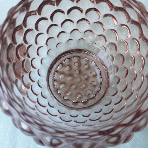 Boite en verre moulé pressé