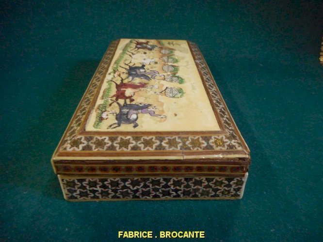 BOITE MARQUETEE PERSANE DECOR PEINT