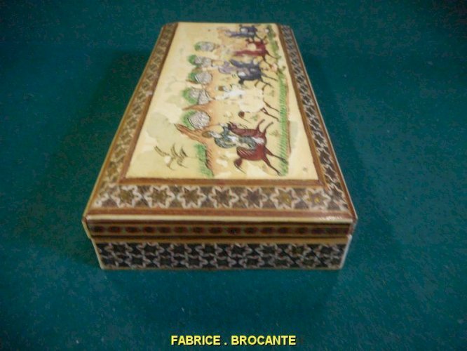 BOITE MARQUETEE PERSANE DECOR PEINT