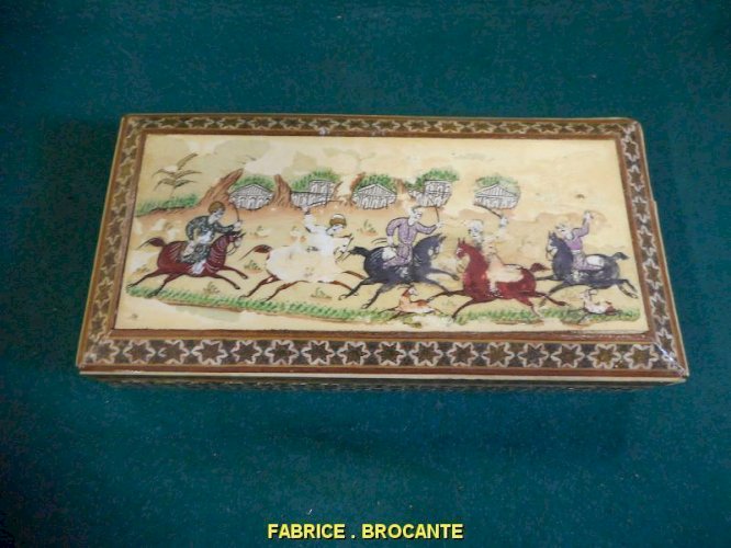BOITE MARQUETEE PERSANE DECOR PEINT