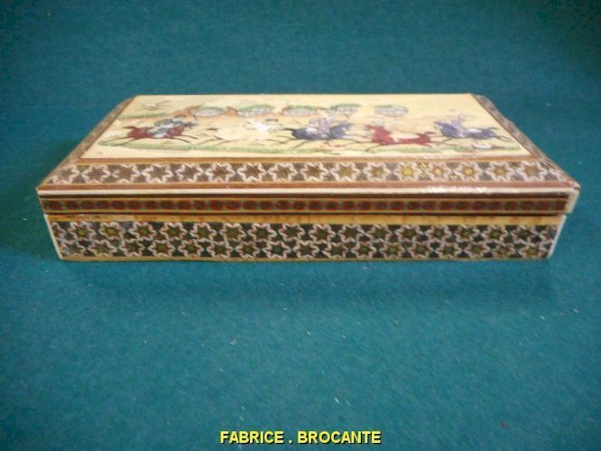 BOITE MARQUETEE PERSANE DECOR PEINT