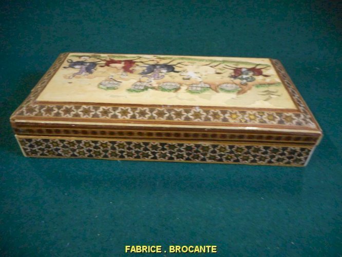 BOITE MARQUETEE PERSANE DECOR PEINT