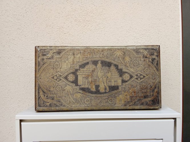 Boite métal vintage Allemande, lomberg , papiers photo byk , boîte décorative à motifs indiens.