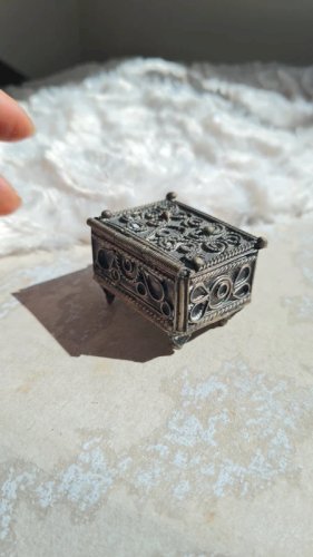 Boite oriental berbère sur pieds - pilulier