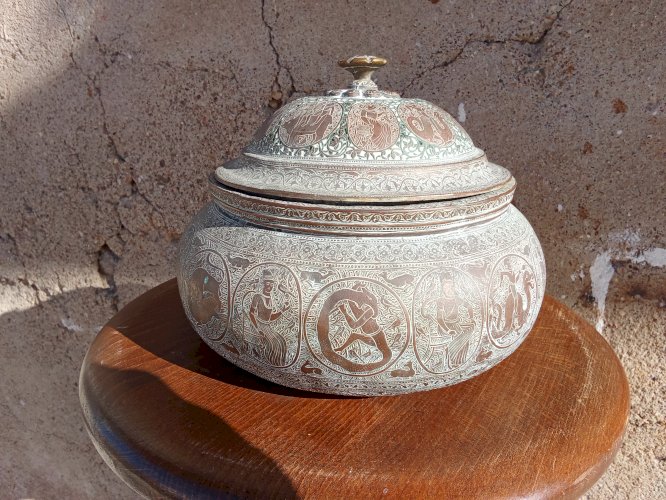 Boîte orientale ancienne 