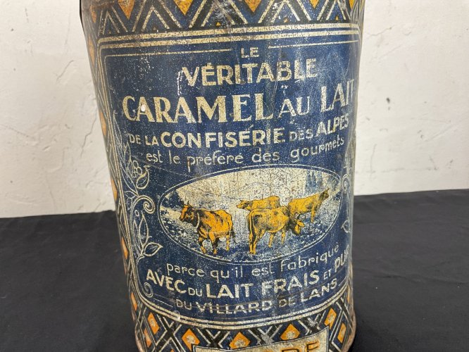 Boite publicitaire ANCIENNE en tôle caramel au lait Villard de lans