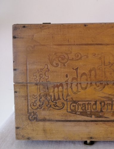 Boîte publicitaire ancienne 