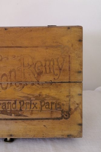 Boîte publicitaire ancienne 