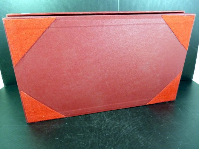 Boîte robe / foulard ? galuchat rouge magasin Samaritaine XIX° 45,5 x 28 x 6 cm