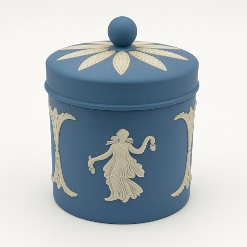 Boîte ronde Wedgwood Jasperware bleu – Nymphes en relief – Porcelaine anglaise