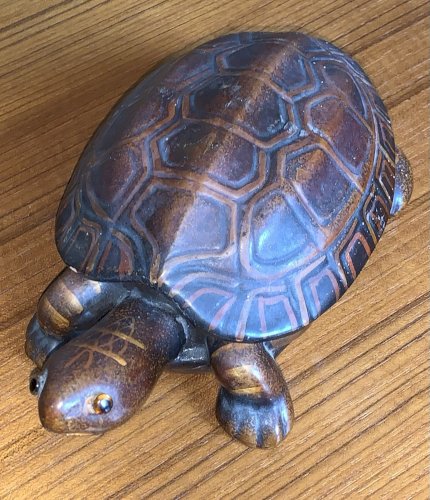 Boite trompe l'oeil tortue en terre cuite yeux en sulfure
