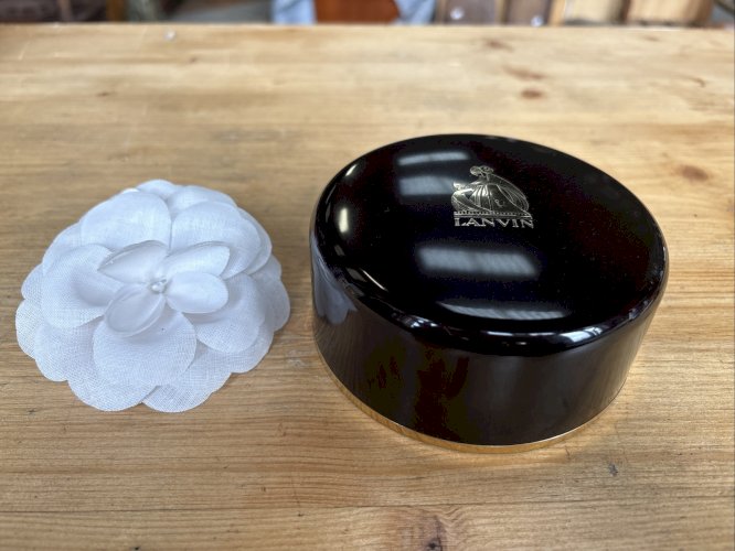 Boîte Vintage vide Poudre parfumée corps “Lanvin Arpège” + Broche Fleur Lanvin