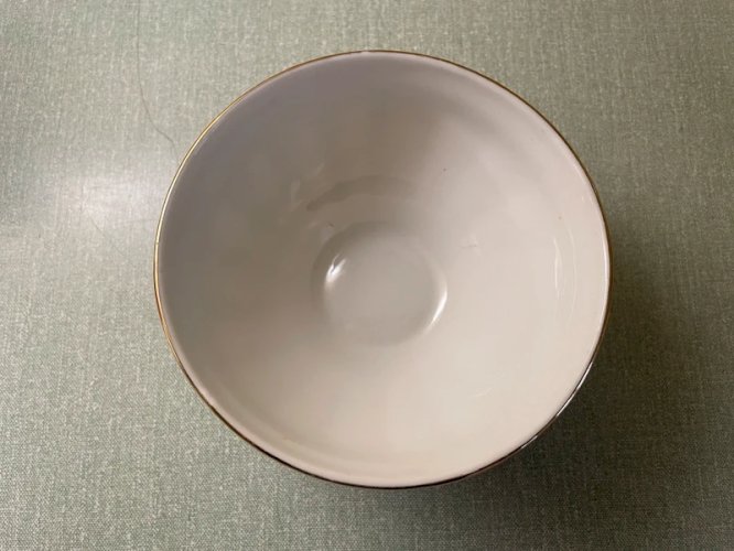 Bol ancien à facettes en porcelaine