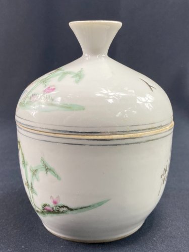 Bol couvert XIXe en porcelaine de Chine aux idéogrammes