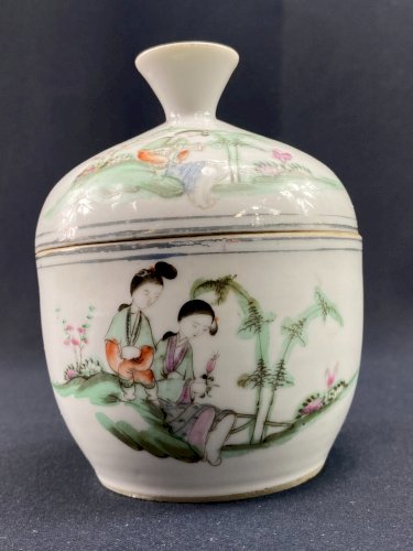 Bol couvert XIXe en porcelaine de Chine aux idéogrammes