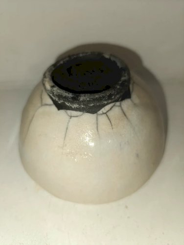 bol decoré en raku signé Vassos? vussos? en bon etat