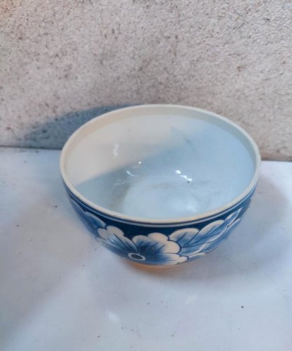 Bol dorigine asiatique en porcelaine à decor floral en bon etat(made in chiner )