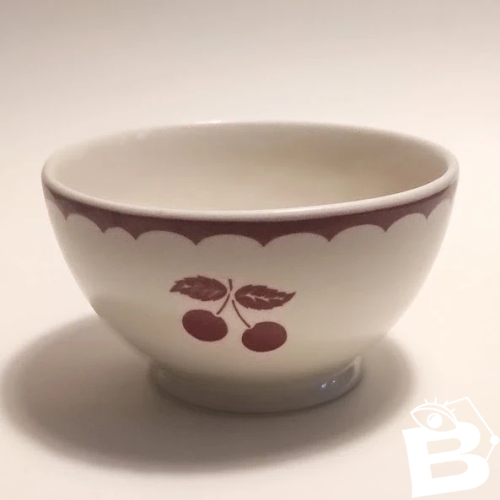 Bol en porcelaine, Vaisselle dantan, décor cerise