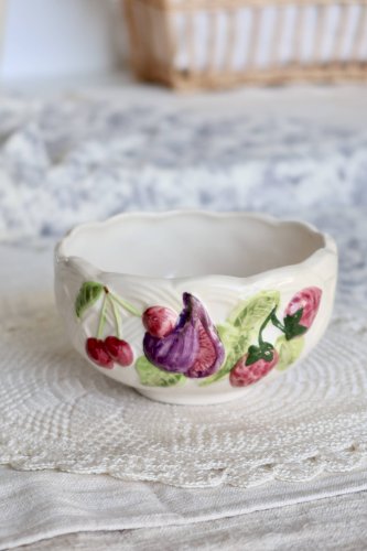Bol vintage en faïence décor barbotine - Motif fruits