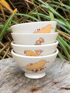 Bols anciens en faïence motifs moutons et poussins