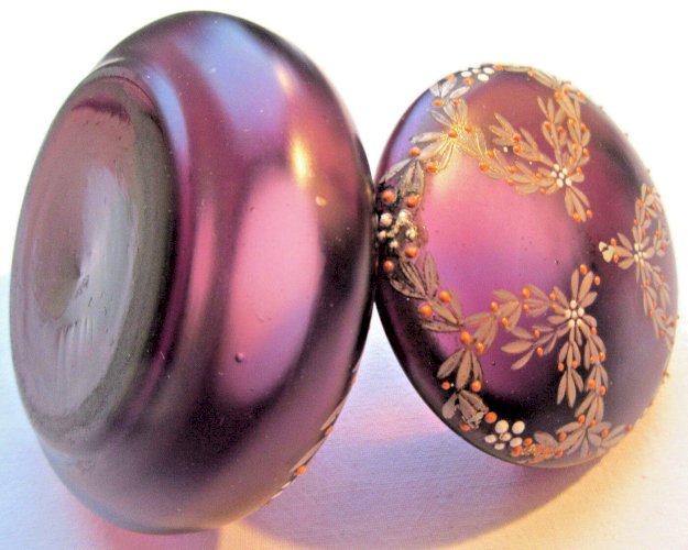 Bonbonnière Art Nouveau verre grenat violet émaillé Legras: Guirlandes de fleurs