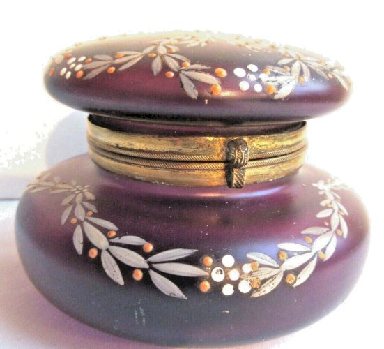 Bonbonnière Art Nouveau verre grenat violet émaillé Legras: Guirlandes de fleurs