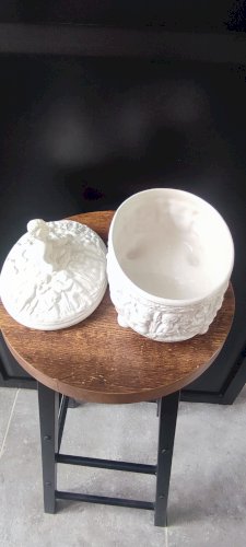 Bonbonnière Bassano , majolique italienne blanche