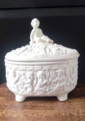Bonbonnière Bassano , majolique italienne blanche