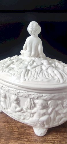 Bonbonnière Bassano , majolique italienne blanche