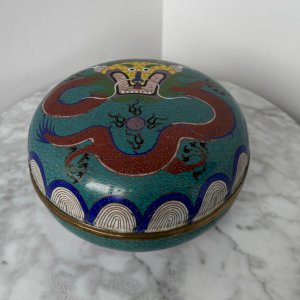 Bonbonnière cloisonnée Chine XIXe décor de dragon M3957