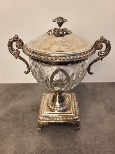 BONBONNIERE EN ARGENT MASSIF POINCON MINERVE ET CRISTAL DE 579 GRAMMES