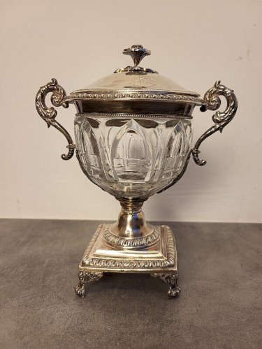 BONBONNIERE EN ARGENT MASSIF POINCON MINERVE ET CRISTAL DE 579 GRAMMES