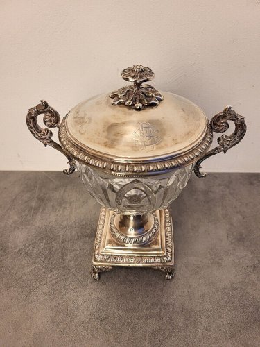 BONBONNIERE EN ARGENT MASSIF POINCON MINERVE ET CRISTAL DE 579 GRAMMES