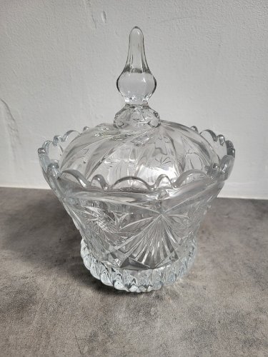 BONBONNIERE EN CRISTAL DE BOHEME