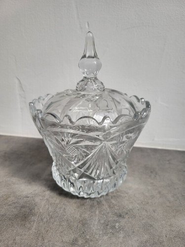 BONBONNIERE EN CRISTAL DE BOHEME
