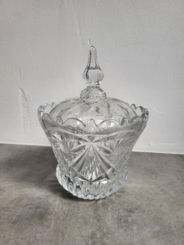 BONBONNIERE EN CRISTAL DE BOHEME