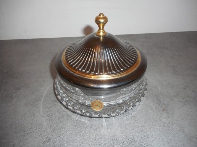 BONBONNIERE EN CRISTAL ET METAL ARGENTE ET DORE