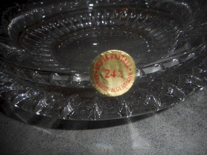 BONBONNIERE EN CRISTAL ET METAL ARGENTE ET DORE