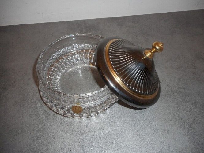 BONBONNIERE EN CRISTAL ET METAL ARGENTE ET DORE