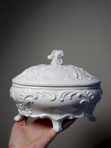Bonbonnière en faïence Italienne blanche style baroque vintage