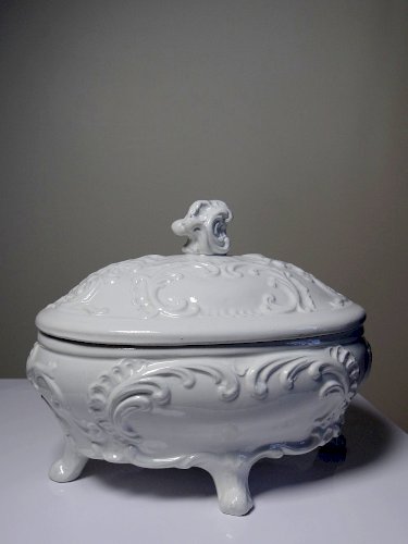 Bonbonnière en faïence Italienne blanche style baroque vintage