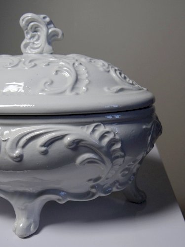 Bonbonnière en faïence Italienne blanche style baroque vintage
