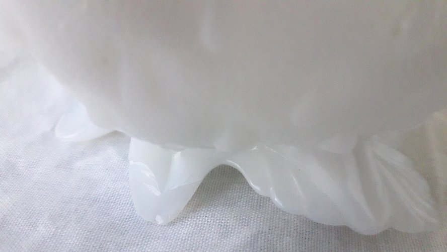 Bonbonnière en opaline