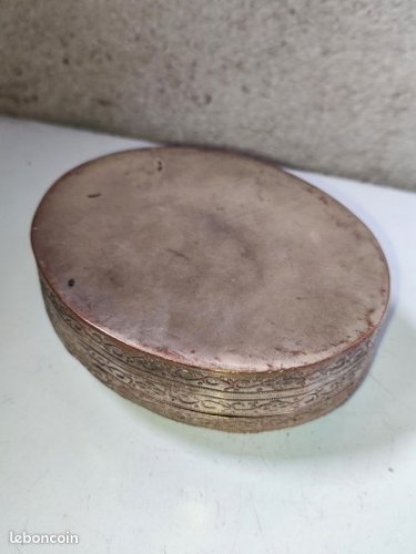 Bonbonniere en porcelaine et metal avec miroir interieur en bon etat