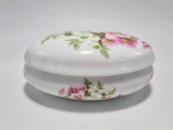 Bonbonnière en porcelaine