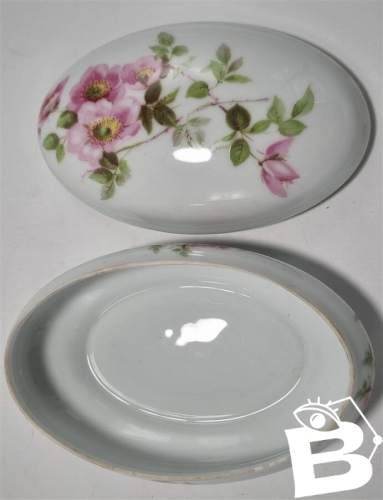 Bonbonnière en porcelaine