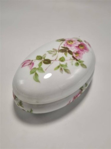 Bonbonnière en porcelaine